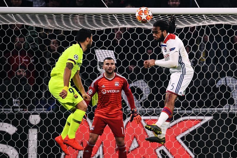 Denayer wins the ball in the air ahead of the underwhelming Luis Suarez